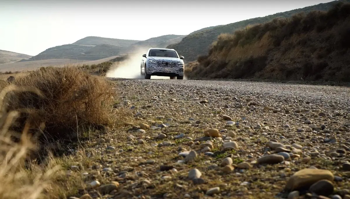 Volkswagen Touareg, un video e nuove foto anticipano la futura generazione (5)