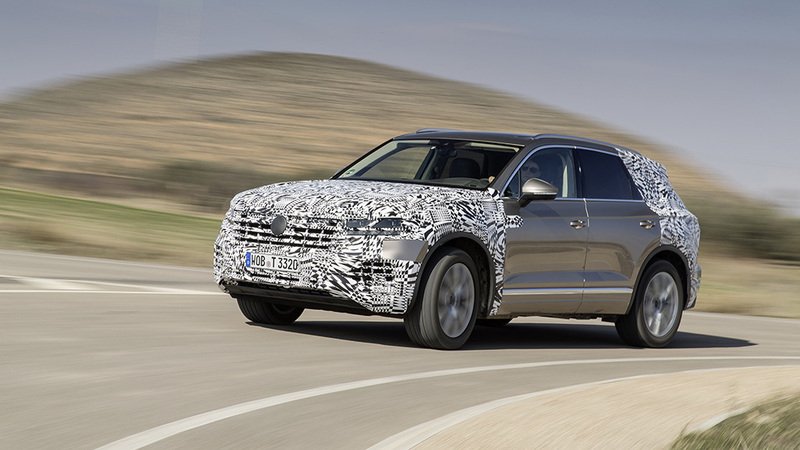 Volkswagen Touareg, un video e nuove foto anticipano la futura generazione