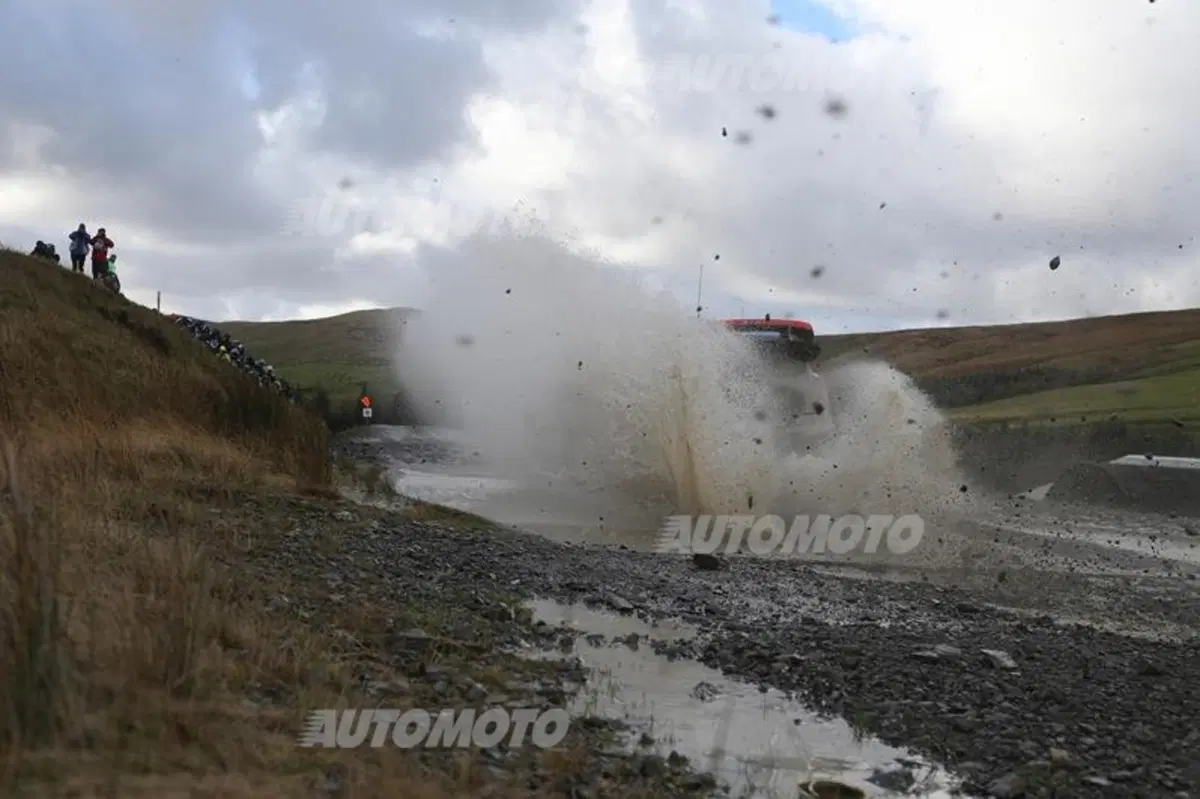 WRC GB. Day 1, Ogier (VW), Meeke, Mikkelsen (3)