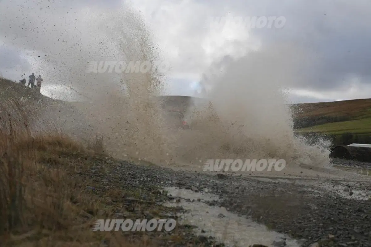 WRC GB. Day 1, Ogier (VW), Meeke, Mikkelsen (7)