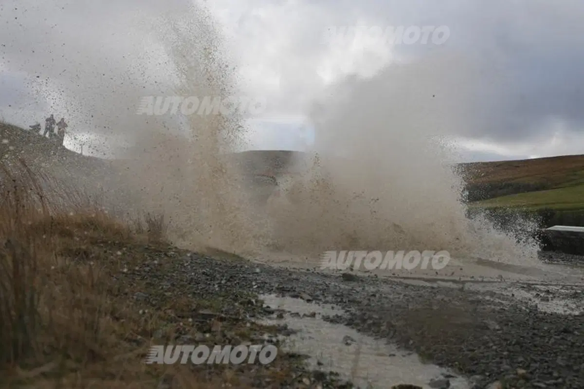 WRC GB. Day 1, Ogier (VW), Meeke, Mikkelsen (8)