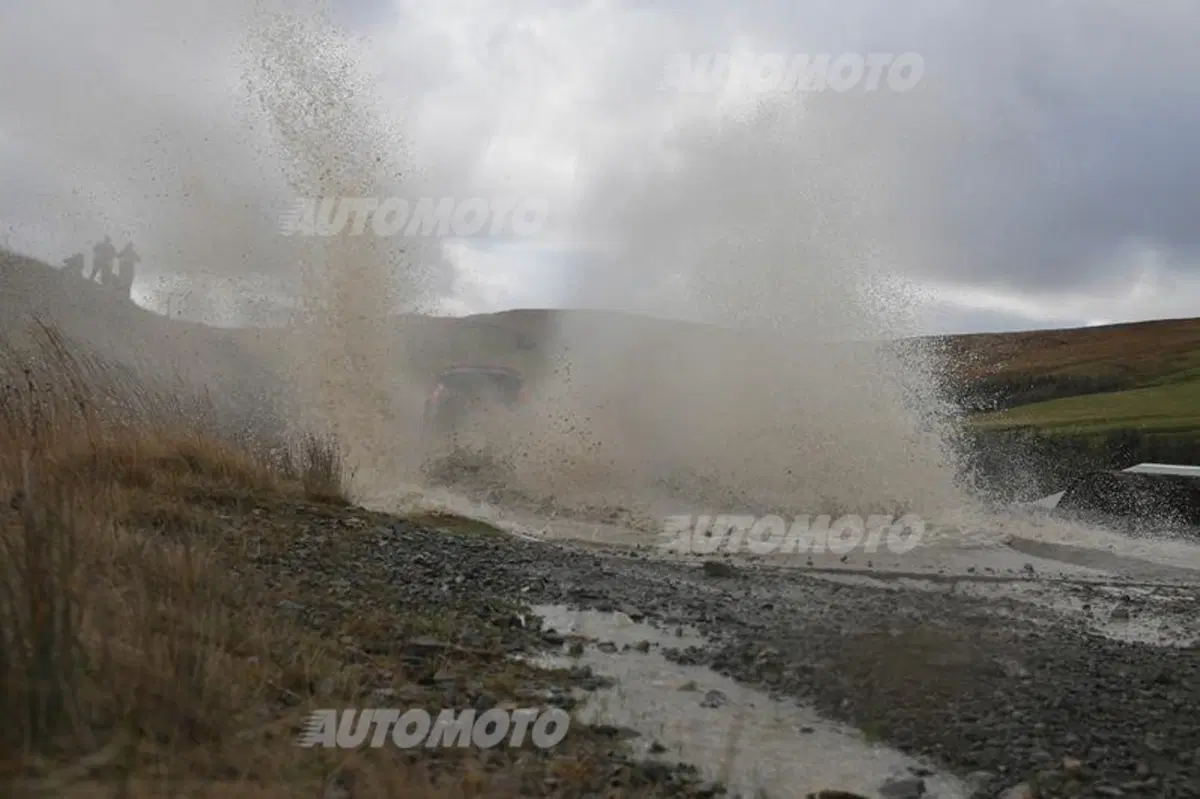 WRC GB. Day 1, Ogier (VW), Meeke, Mikkelsen (10)