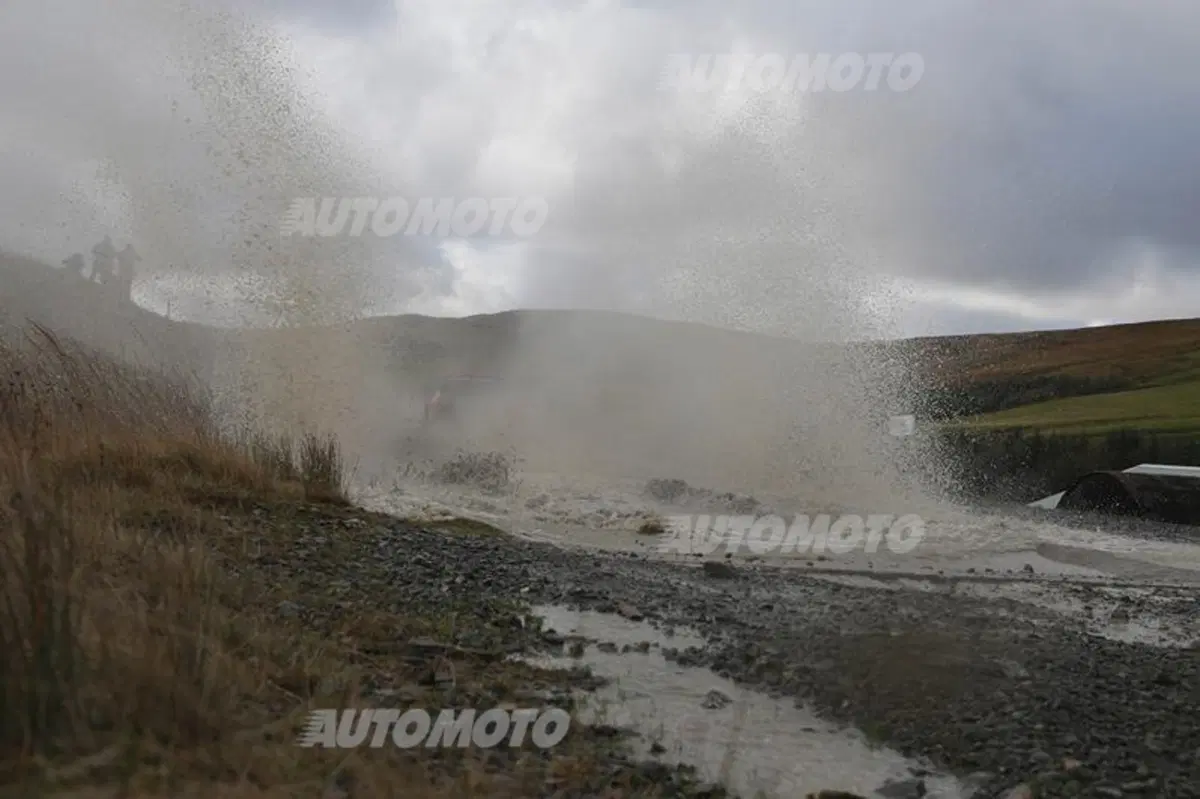 WRC GB. Day 1, Ogier (VW), Meeke, Mikkelsen (11)