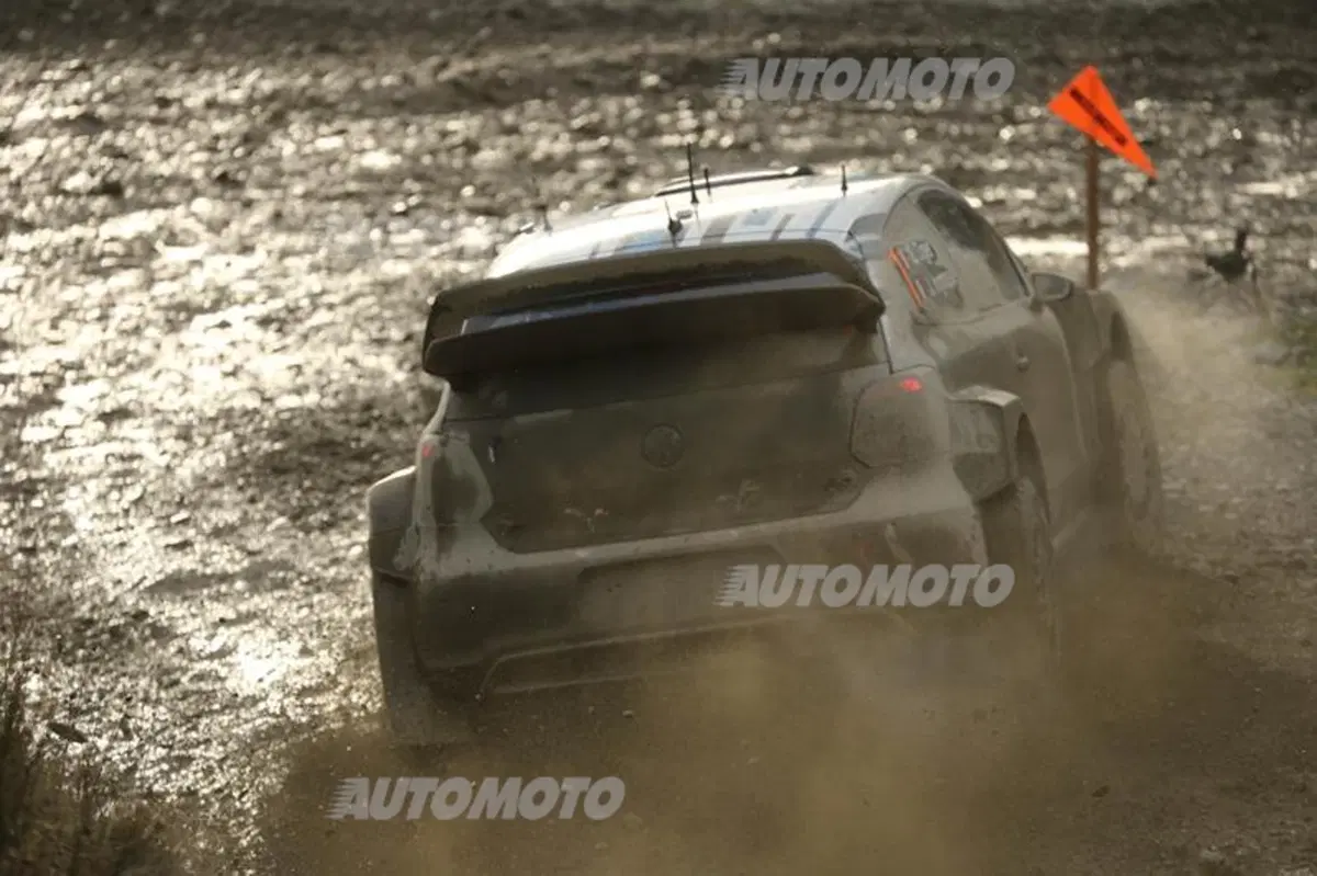 WRC GB. Day 1, Ogier (VW), Meeke, Mikkelsen (14)