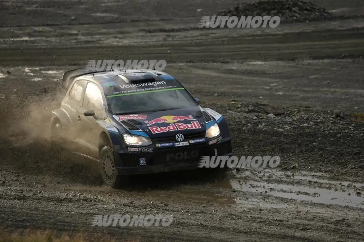 WRC GB. Day 1, Ogier (VW), Meeke, Mikkelsen (15)