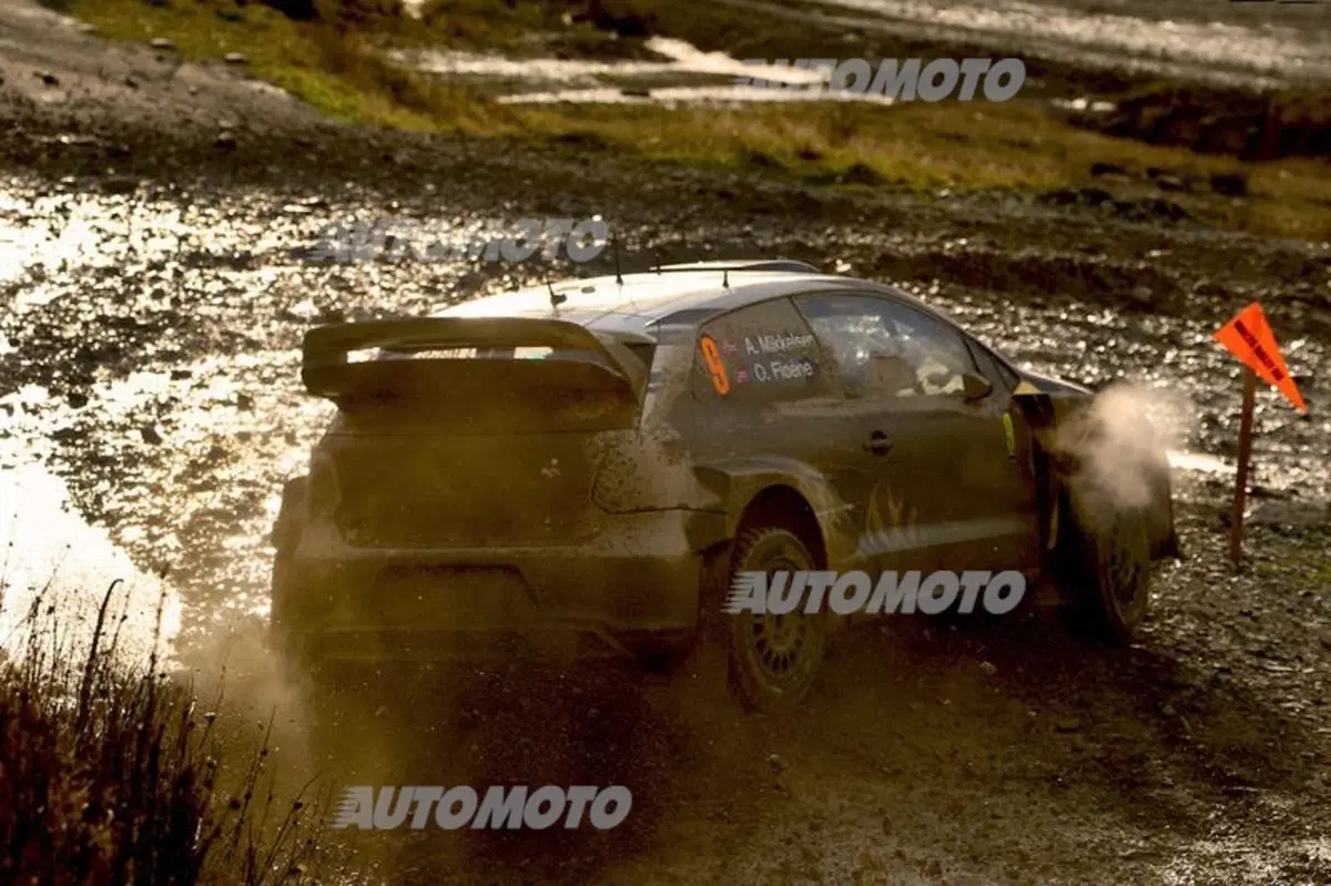 WRC GB. Day 1, Ogier (VW), Meeke, Mikkelsen (18)