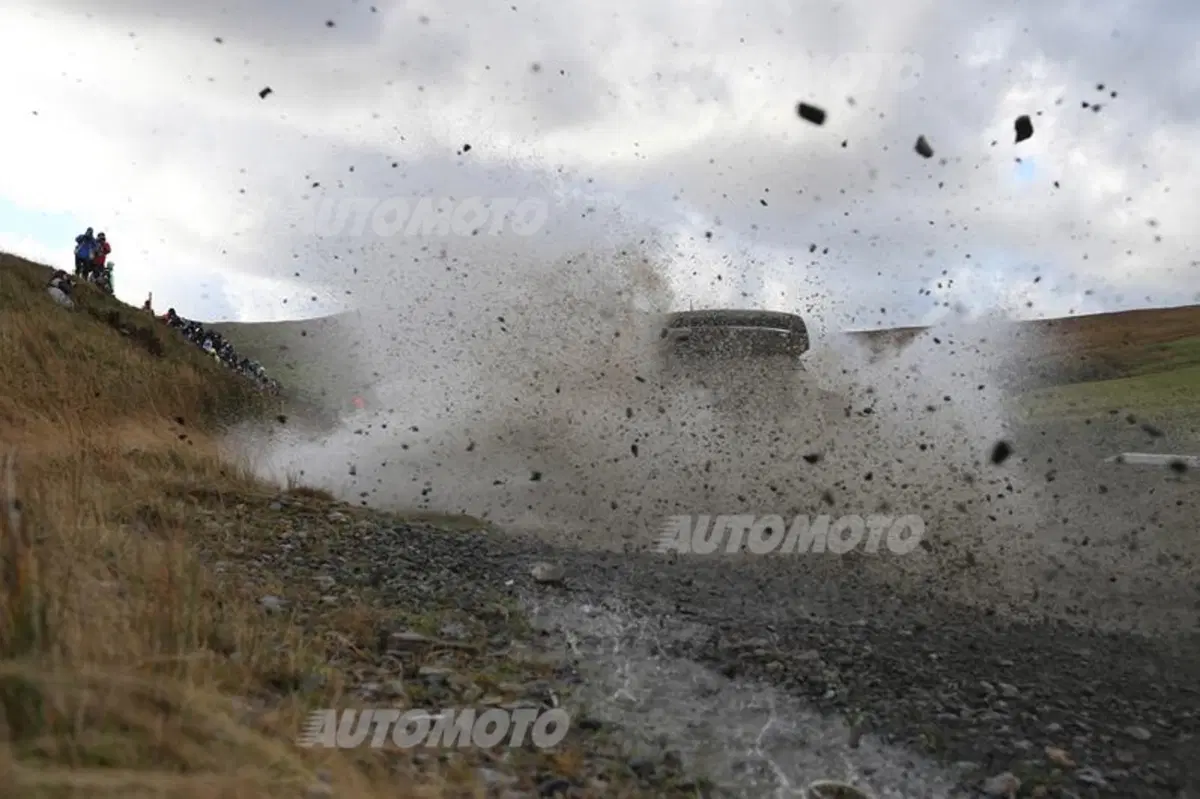 WRC GB. Day 1, Ogier (VW), Meeke, Mikkelsen (19)