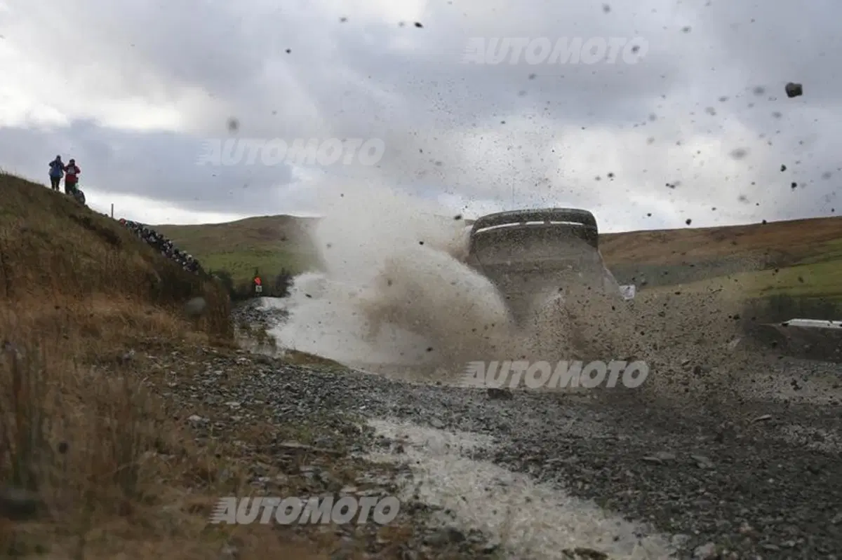 WRC GB. Day 1, Ogier (VW), Meeke, Mikkelsen (20)