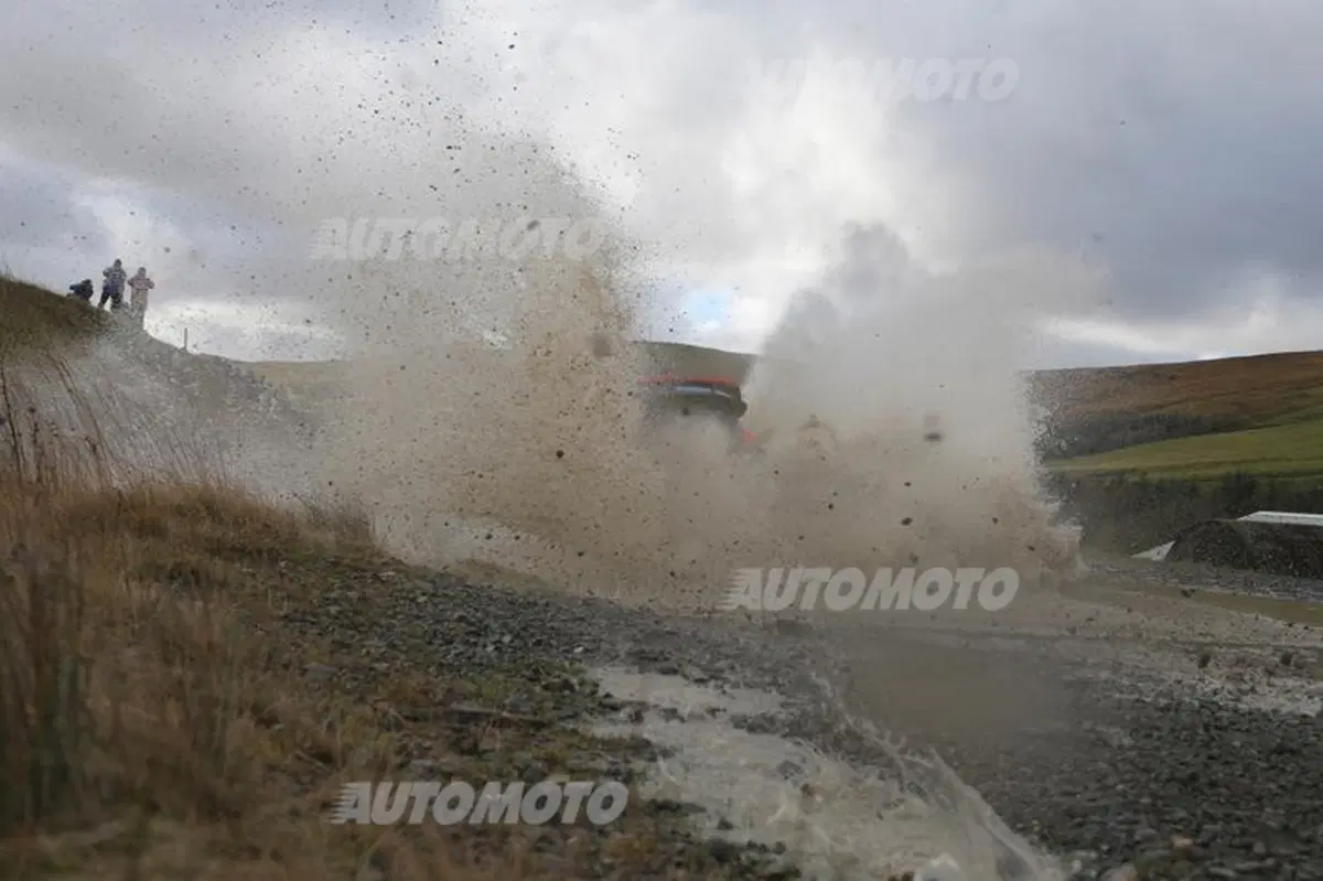 WRC GB. Day 1, Ogier (VW), Meeke, Mikkelsen (21)