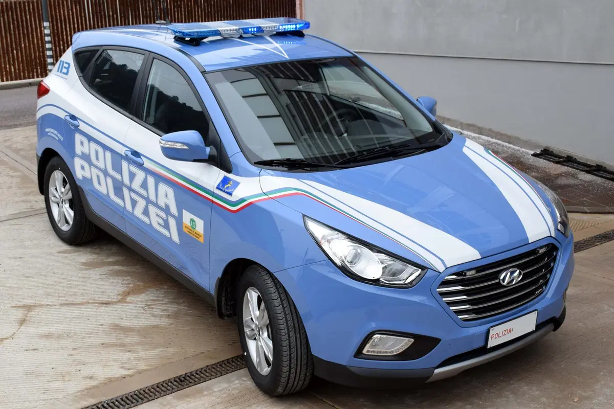 Una Hyundai ix35 Fuel Cell per la Polizia (2)