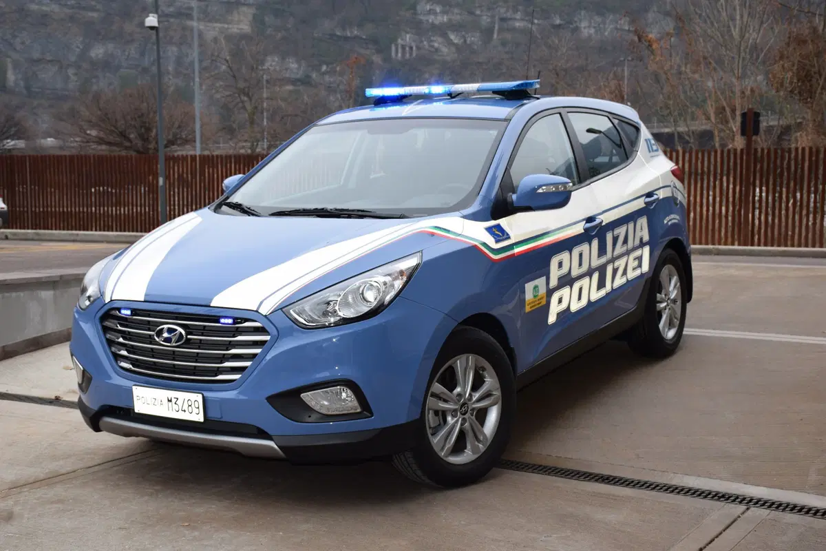 Una Hyundai ix35 Fuel Cell per la Polizia (3)