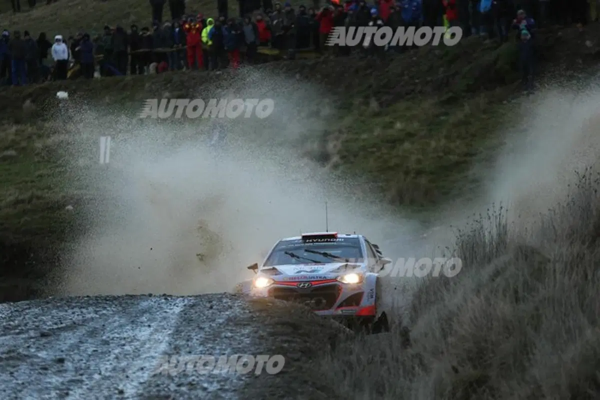 WRC GB. Day 1, Ogier (VW), Meeke, Mikkelsen (35)
