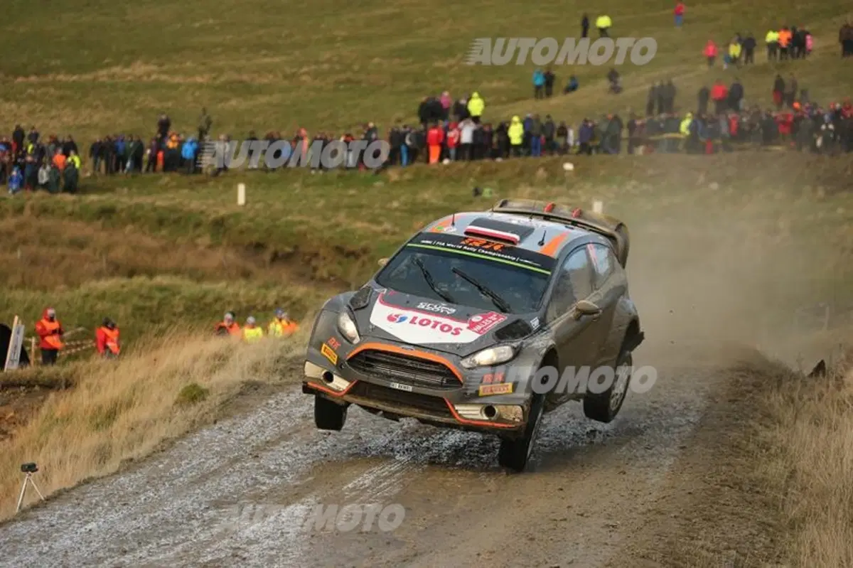 WRC GB. Day 1, Ogier (VW), Meeke, Mikkelsen (43)