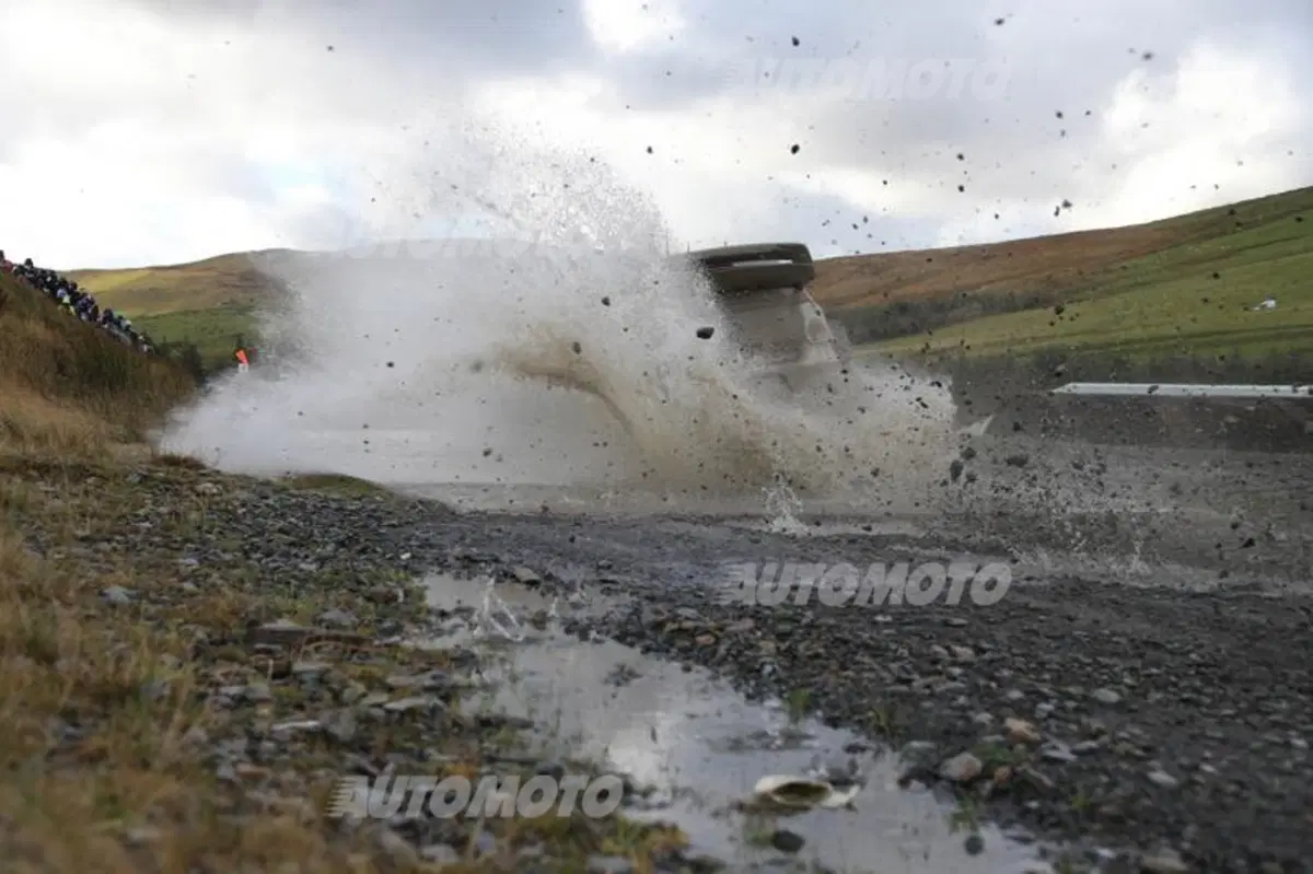 WRC GB. Day 1, Ogier (VW), Meeke, Mikkelsen (50)