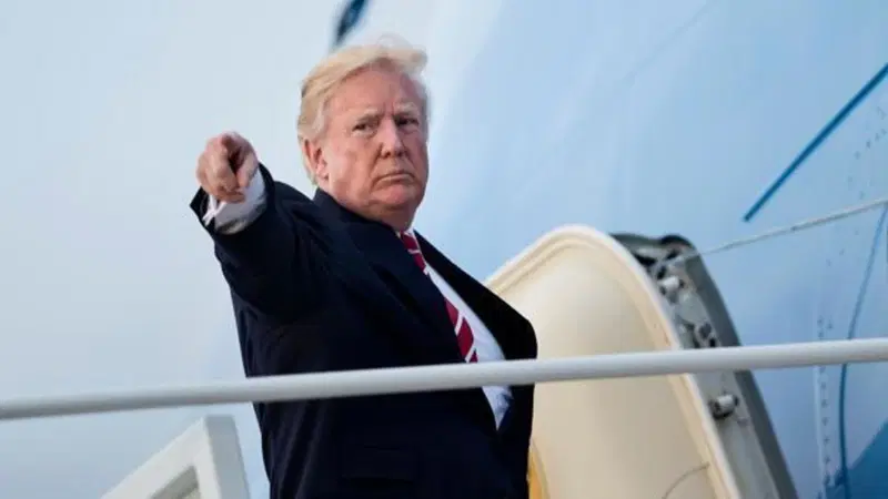 Trump avverte l'UE sui dazi e minaccia tasse su auto e altro