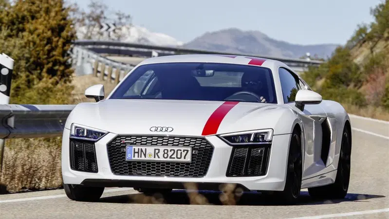 Nuova Audi R8 V10 RWS: trazione posteriore in serie limitata per puristi [video]