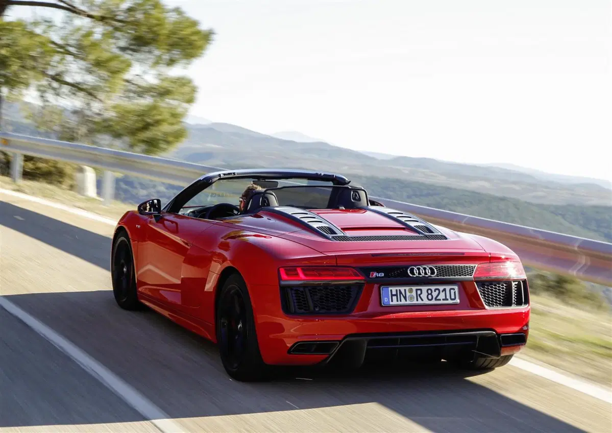 Nuova Audi R8 V10 RWS: trazione posteriore in serie limitata per puristi [video] (5)
