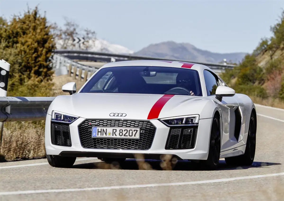Nuova Audi R8 V10 RWS: trazione posteriore in serie limitata per puristi [video] (3)