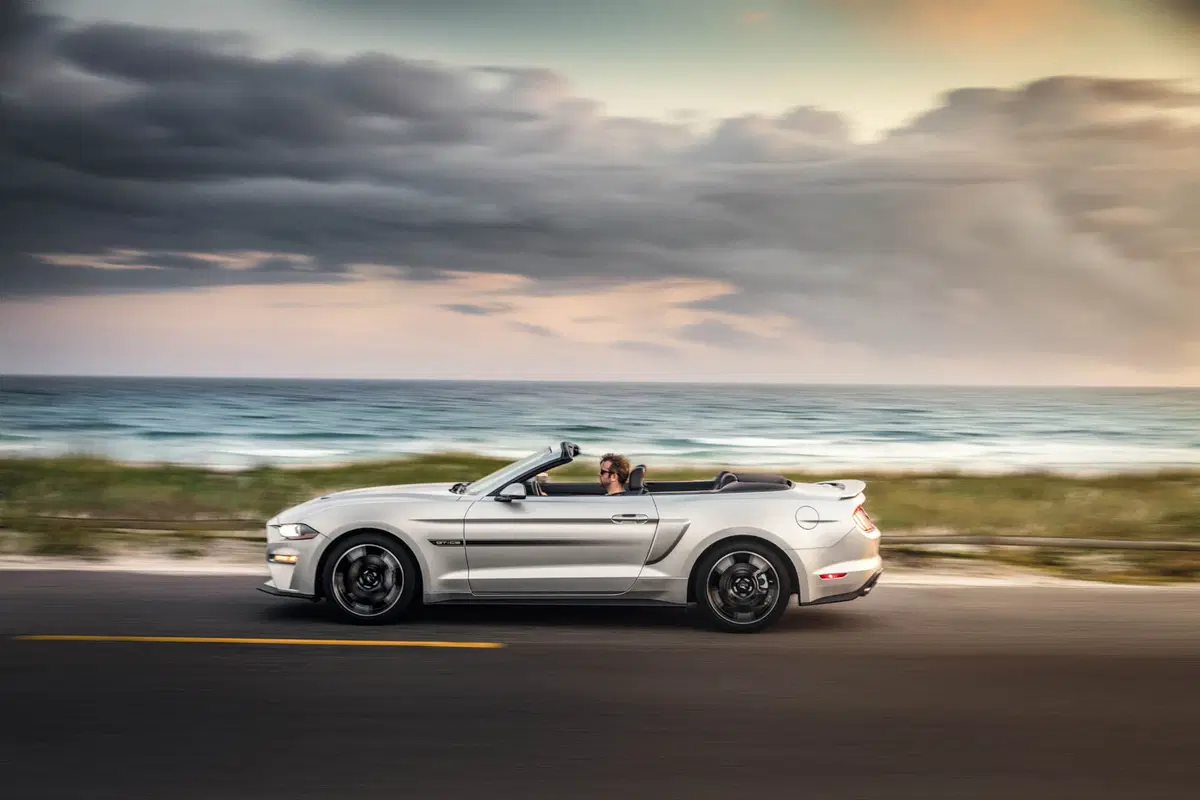 Ford Mustang GT California Special, allestimento old style (3)