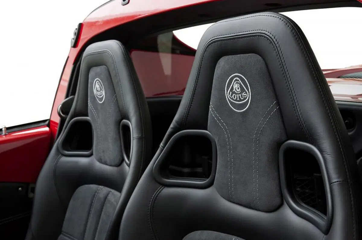 Lotus Elise: arrivano la Sport e la Sport 220