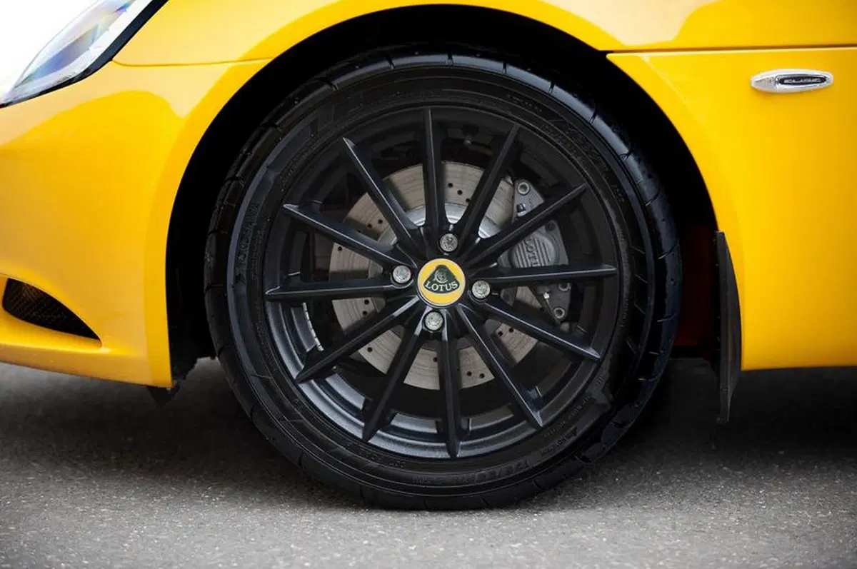 Lotus Elise: arrivano la Sport e la Sport 220 (9)
