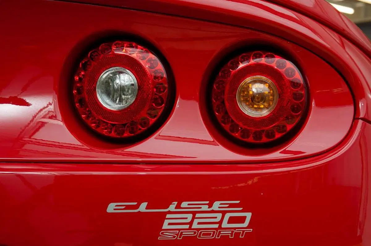 Lotus Elise: arrivano la Sport e la Sport 220 (12)
