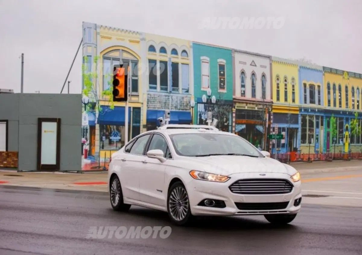 Ford, la guida autonoma debutta a M City