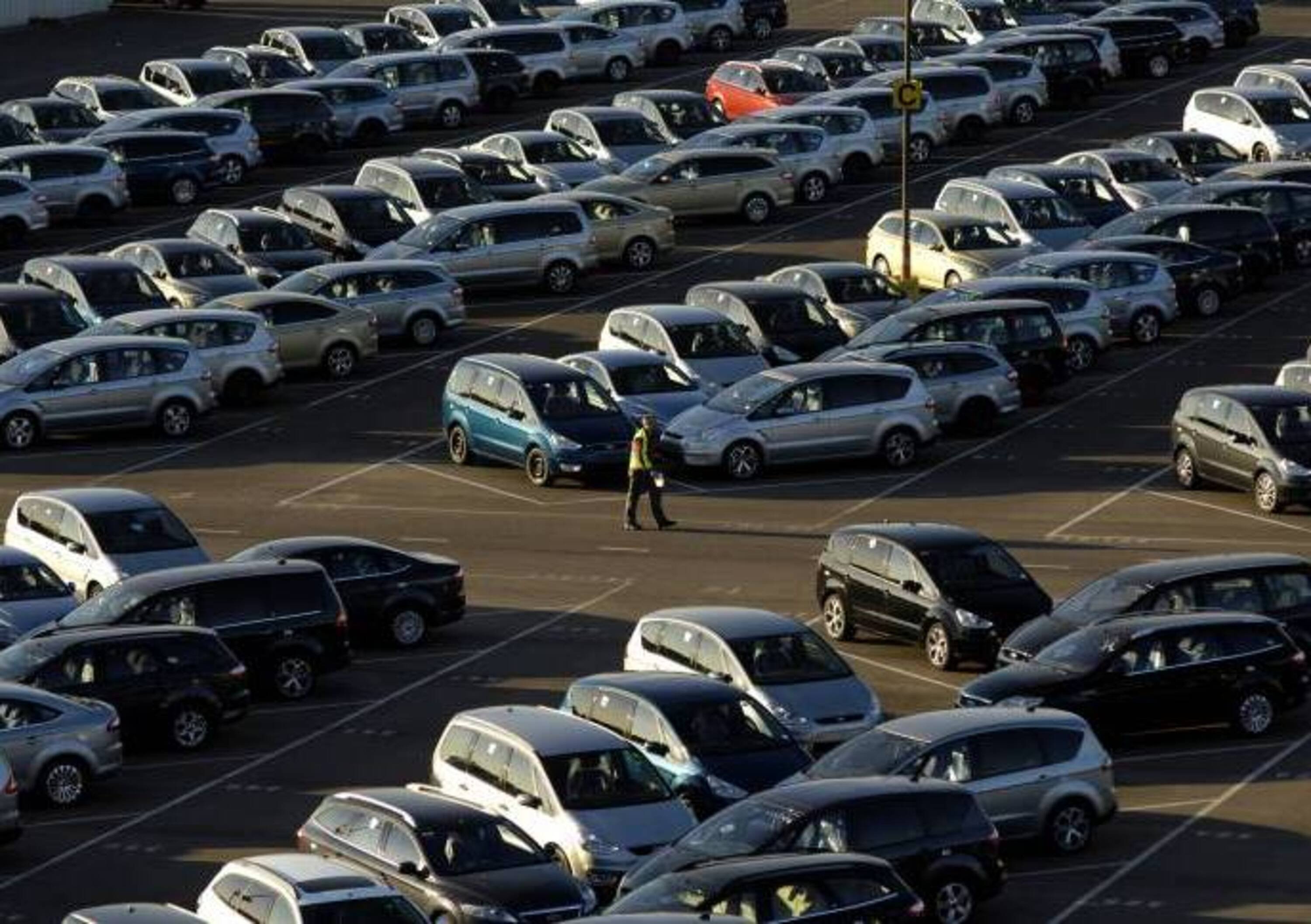Mercato auto Europa: ottobre +2,7%. Trainano le vendite Italia e Spagna