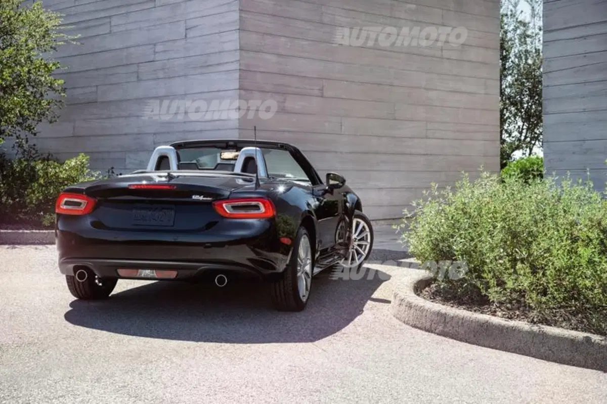 Fiat 124 Spider, la versione USA (10)