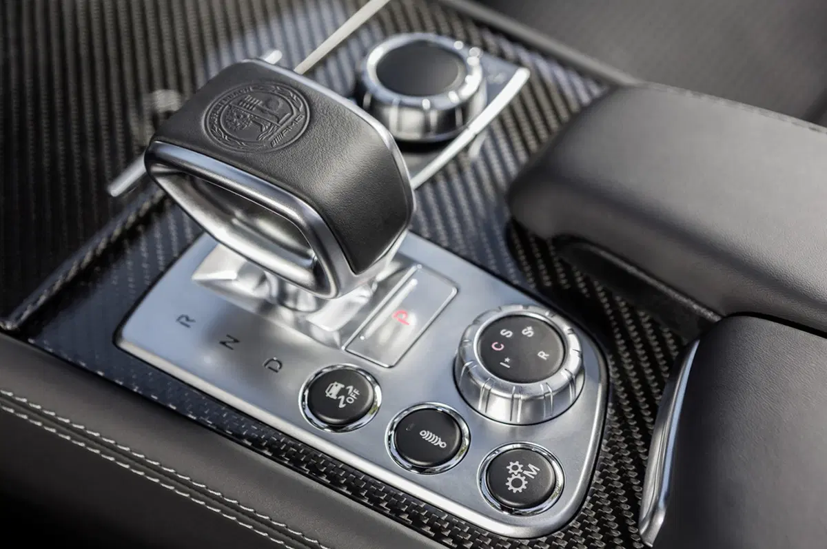 Mercedes SL restyling: non chiamatela semplicemente “facelift” (14)