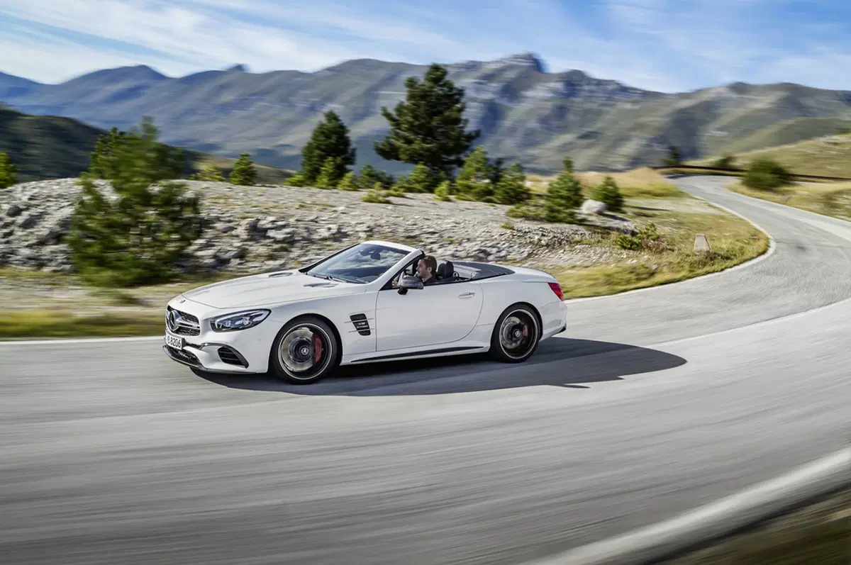 Mercedes SL restyling: non chiamatela semplicemente “facelift” (17)