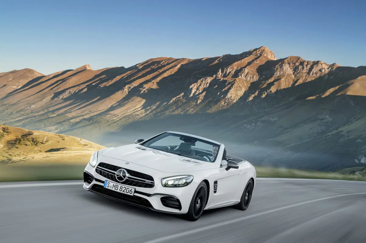 Mercedes SL restyling: non chiamatela semplicemente “facelift” (18)