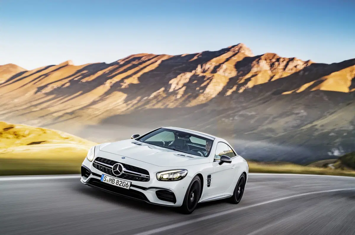 Mercedes SL restyling: non chiamatela semplicemente “facelift” (19)