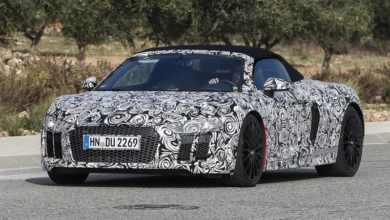 Nuova Audi R8 spyder: arriver&agrave; il prossimo anno