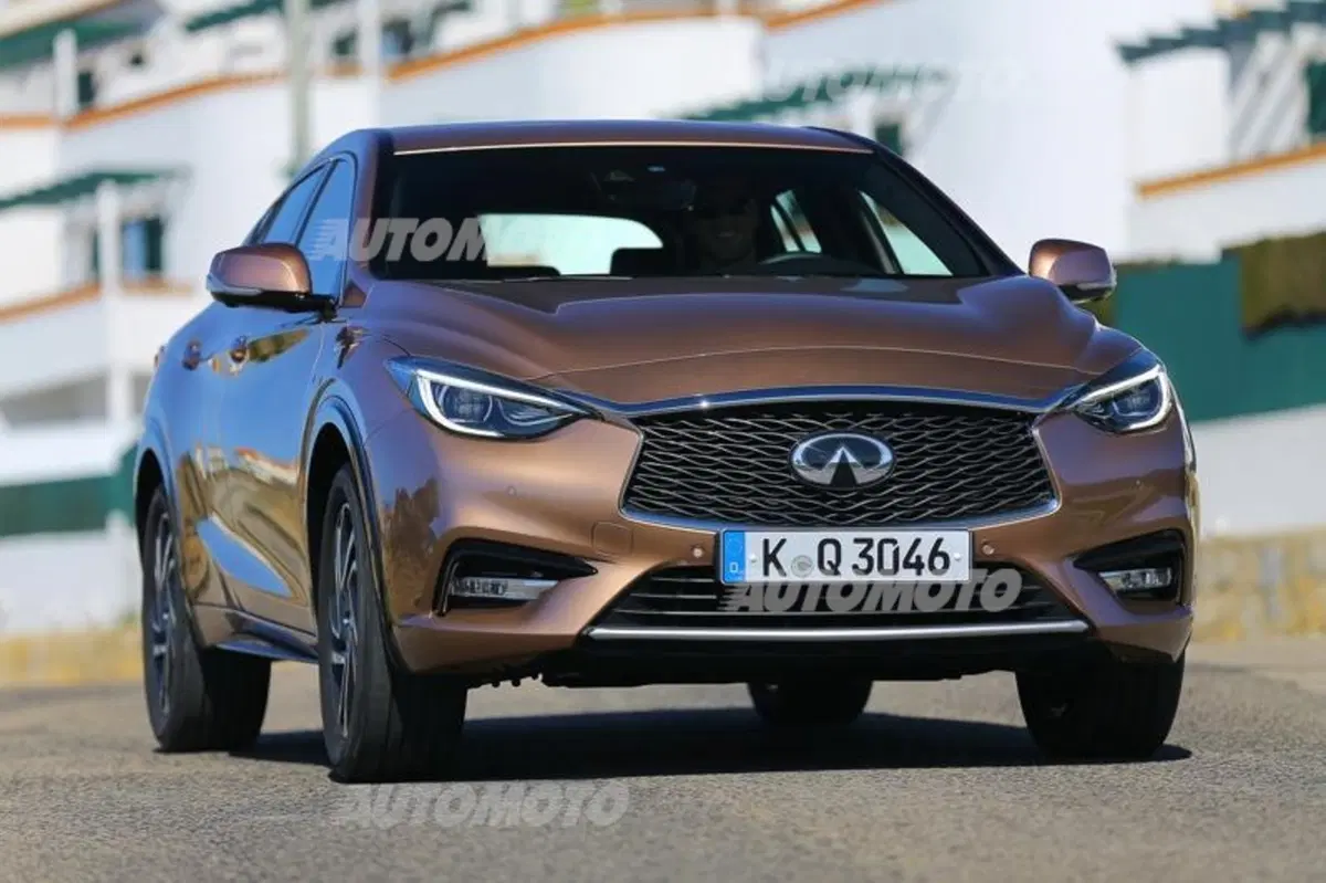 Infiniti Q30
