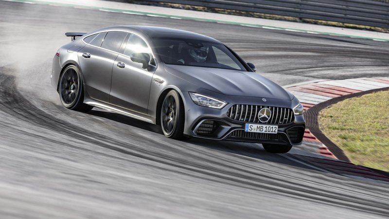 Mercedes-AMG GT, eccola in azione: sound e traversi [Video]