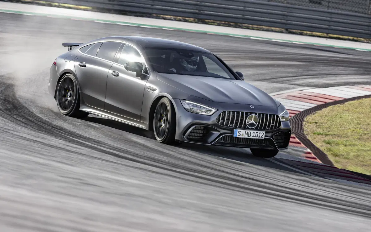 Mercedes-AMG GT, eccola in azione: sound e traversi [Video]