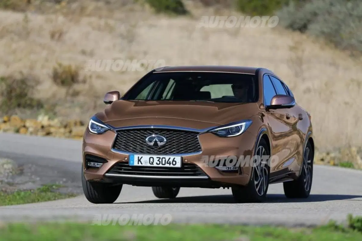 Infiniti Q30 (18)