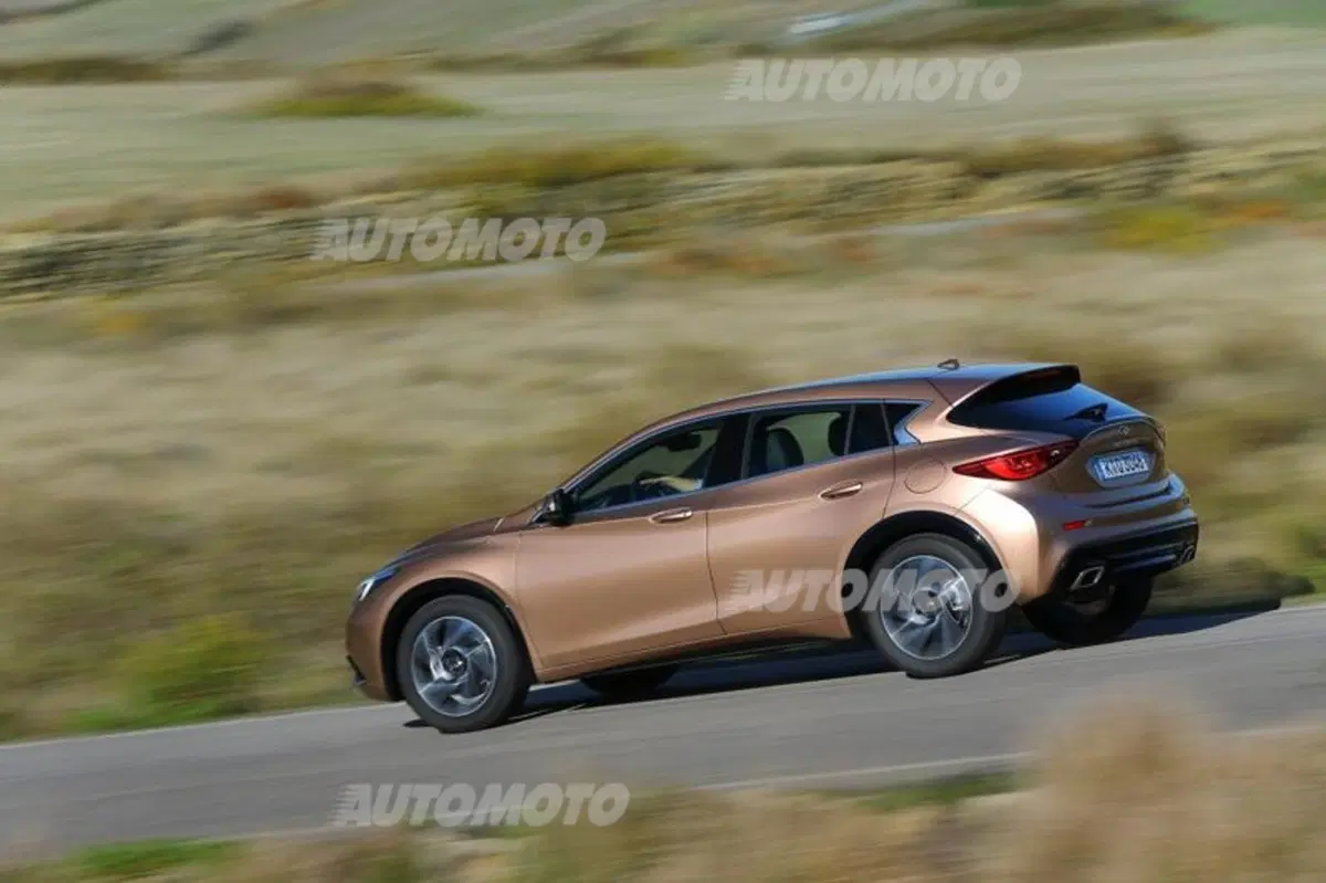 Infiniti Q30 (37)