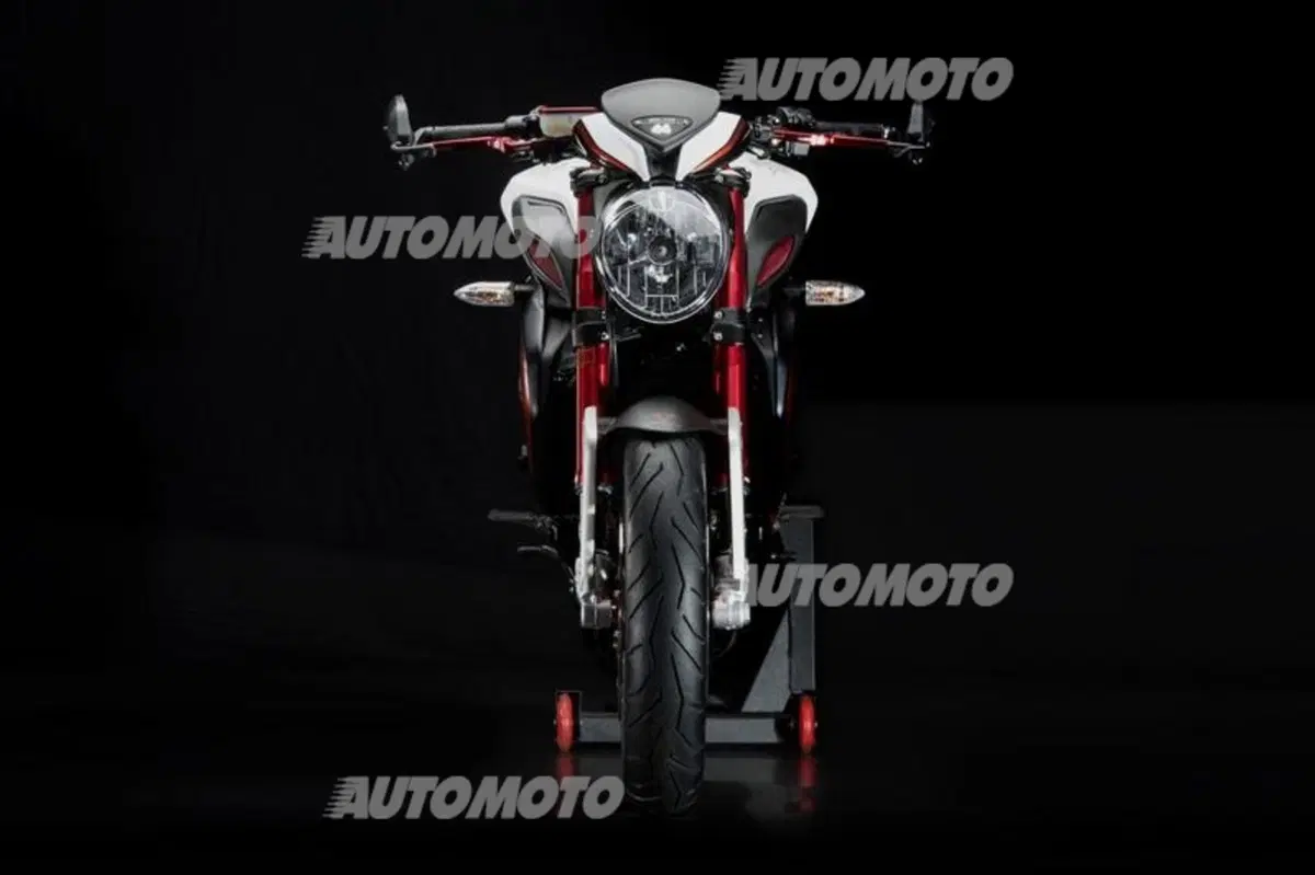 MV Agusta Dragster RR LH 44, la naked firmata da Lewis Hamilton (2)