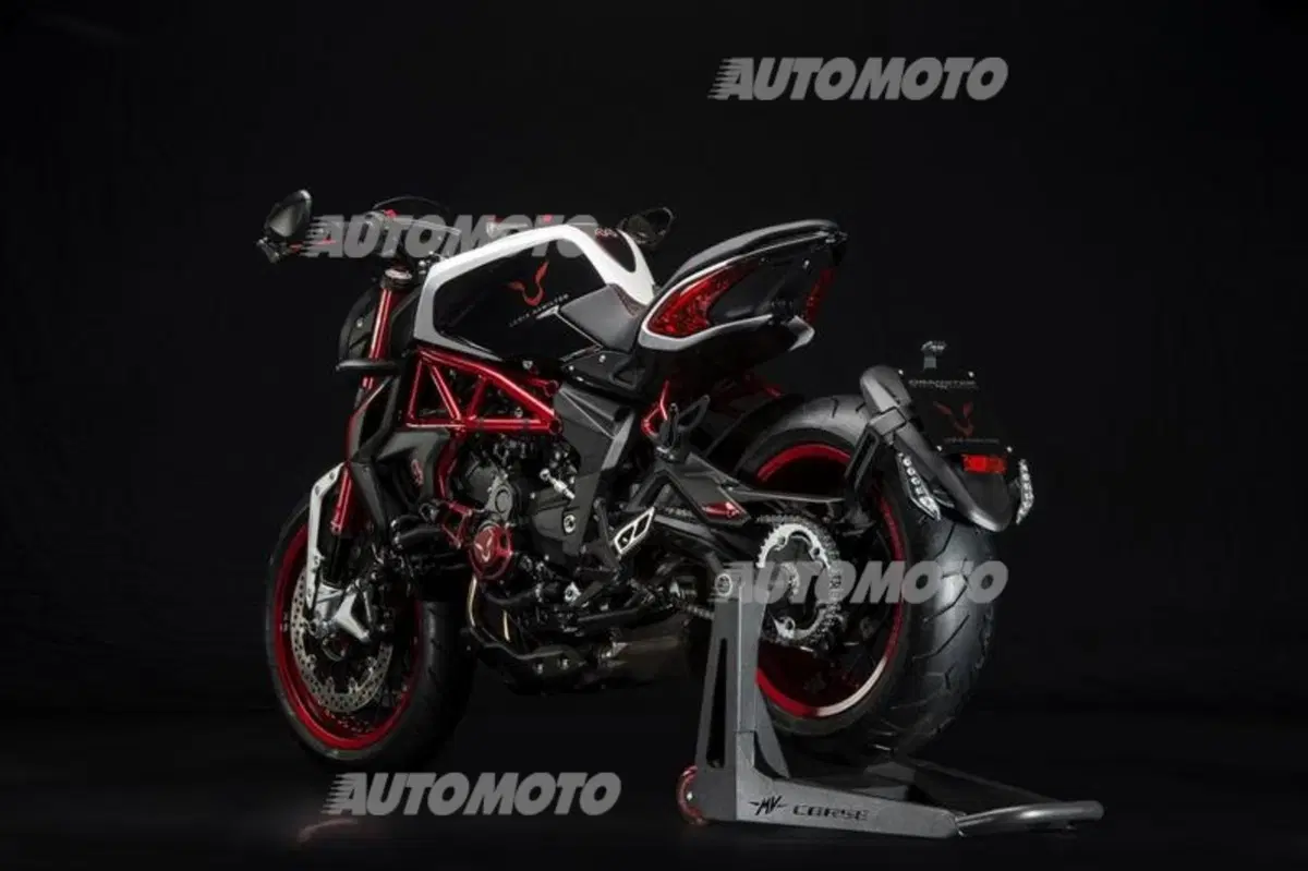 MV Agusta Dragster RR LH 44, la naked firmata da Lewis Hamilton (6)