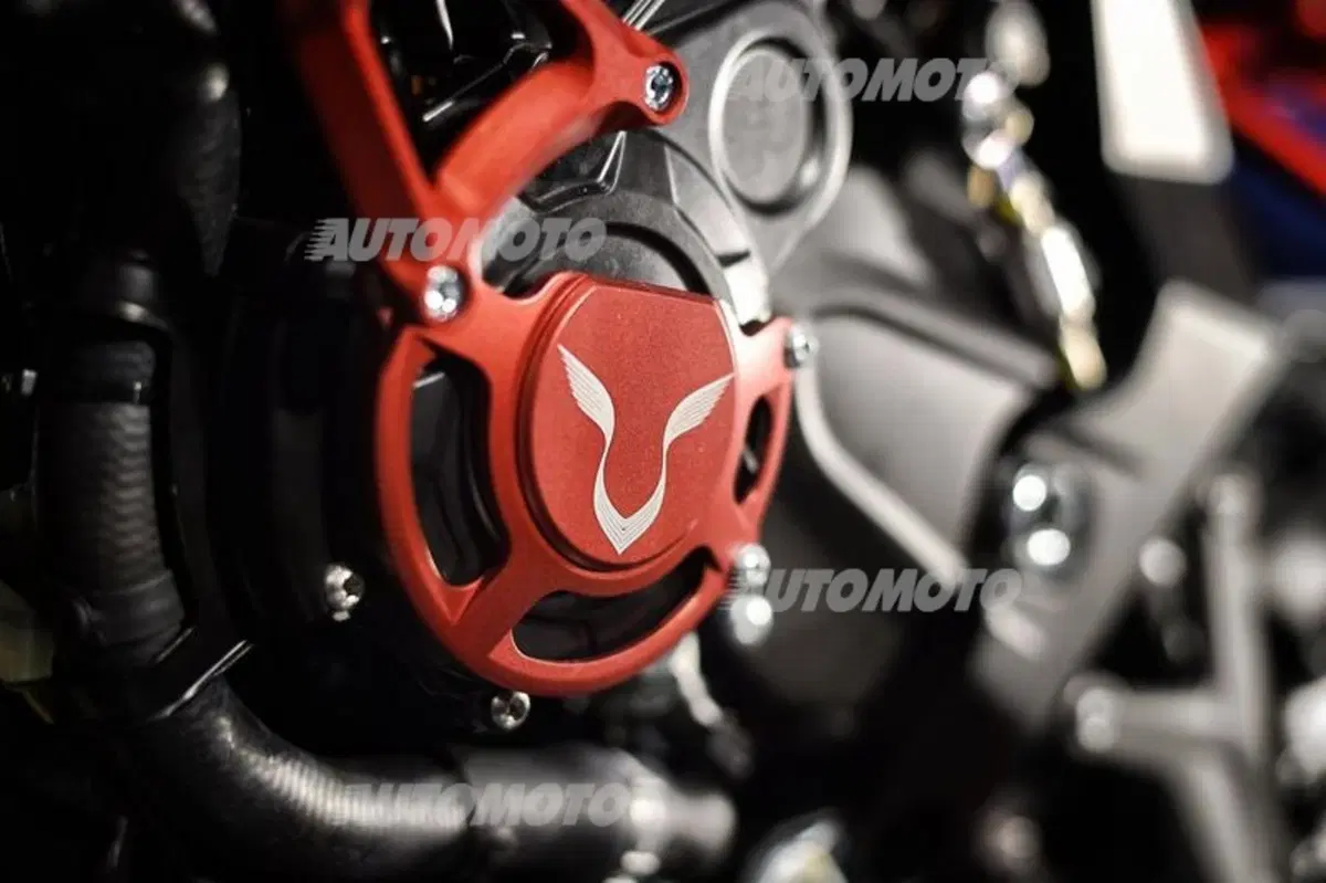 MV Agusta Dragster RR LH 44, la naked firmata da Lewis Hamilton (7)