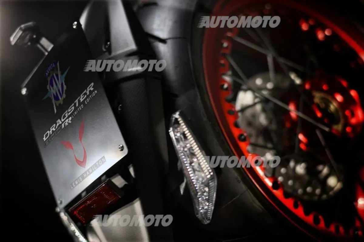 MV Agusta Dragster RR LH 44, la naked firmata da Lewis Hamilton (8)
