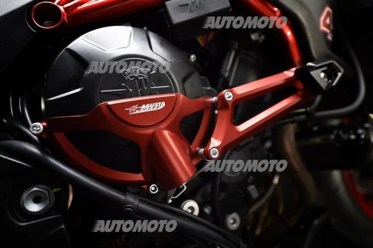 MV Agusta Dragster RR LH 44, la naked firmata da Lewis Hamilton (12)