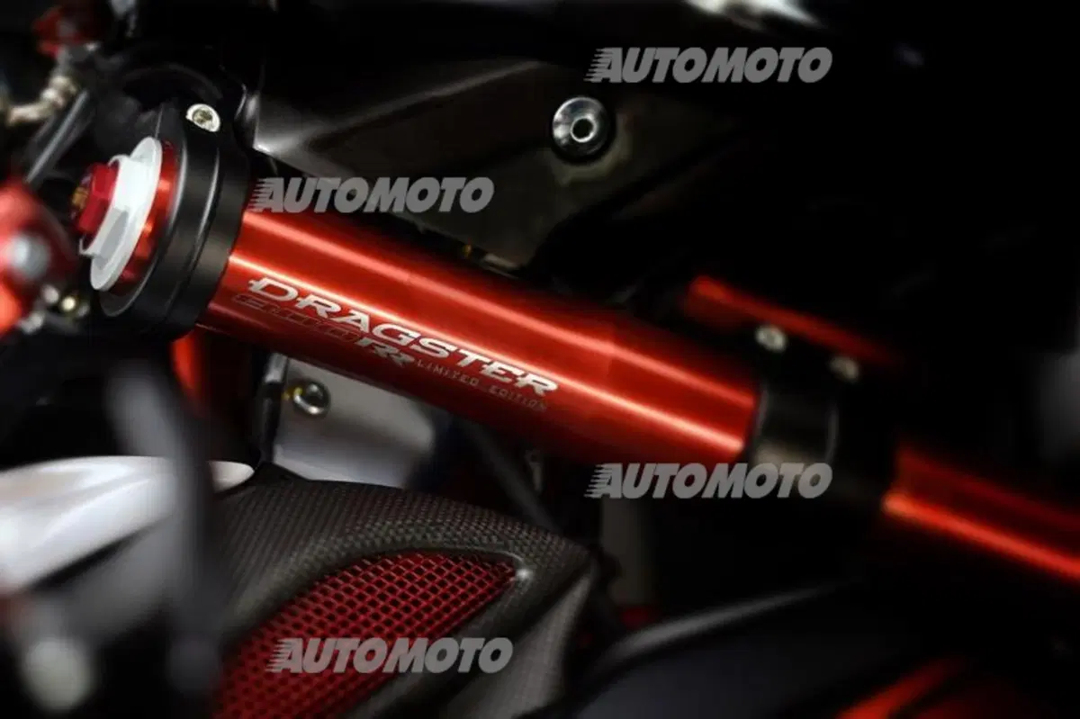 MV Agusta Dragster RR LH 44, la naked firmata da Lewis Hamilton (14)