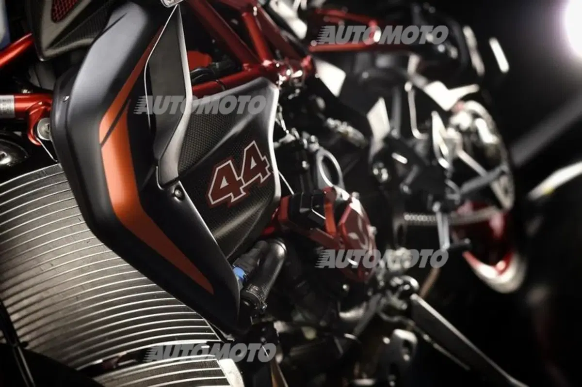 MV Agusta Dragster RR LH 44, la naked firmata da Lewis Hamilton (17)