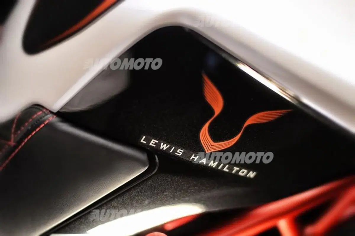 MV Agusta Dragster RR LH 44, la naked firmata da Lewis Hamilton (18)