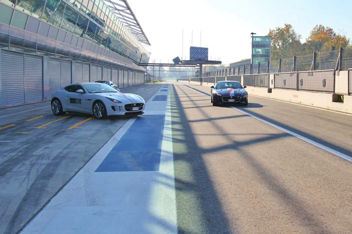 Jaguar F-Type R (6)