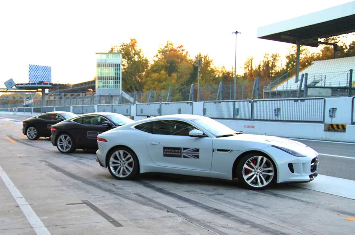 Jaguar F-Type R (10)