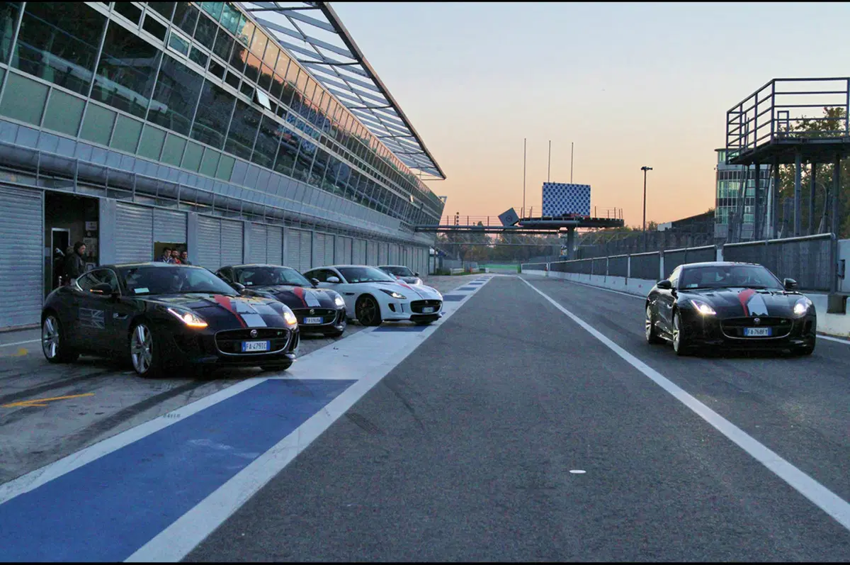 Jaguar F-Type R (13)